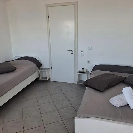 Poseidon Street νεα μεσαγγαλα γκαρσονιέρα 5 * Néa Meságkala